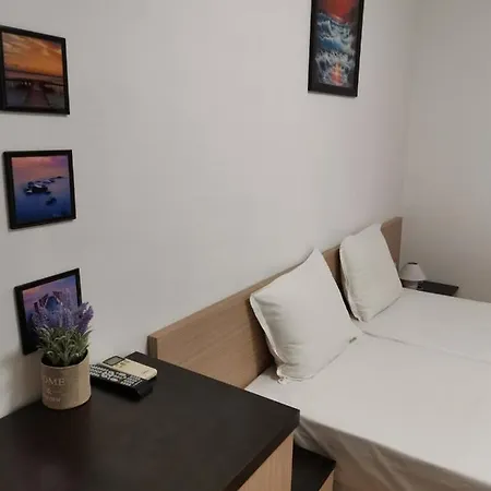 Гостьовий будинок къща за гости The Sunny Corner *