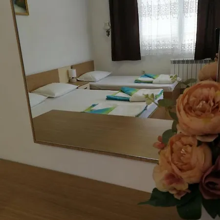 Гостьовий будинок къща за гости The Sunny Corner *