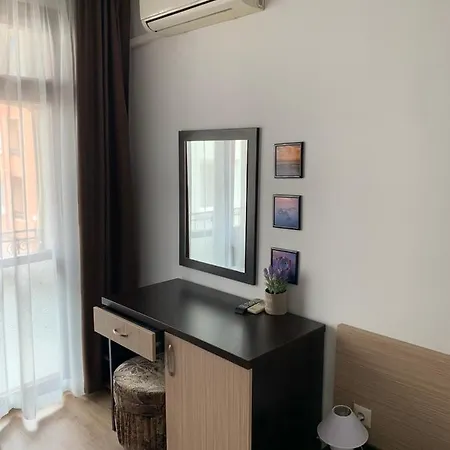 къща за гости The Sunny Corner Гостьовий будинок Созополь